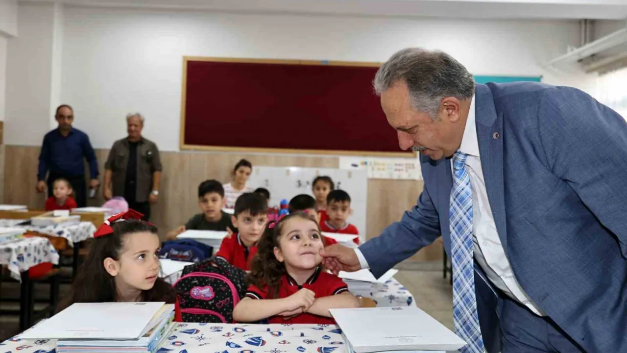 ‘Çocuklarımızı geleceğimizin güvencesi olarak görüyoruz’