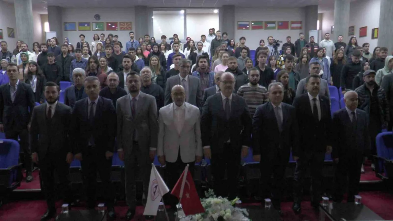 Bakan Yardımcısı Çam: ‘Gençler zorlu bir dönemin oyuncuları ama büyük fırsatlarla karşı karşıyalar’